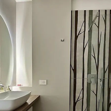 Modern Vicino Al Centro Con Parcheggio Gratuito Apartment